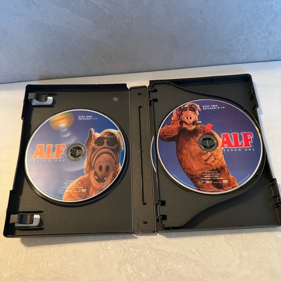 ALF - Season One - DVD -  Pre Owned- Anne Meara,Lucky,Sam Whipple,Mickey Jones, - Picture 3 of 4